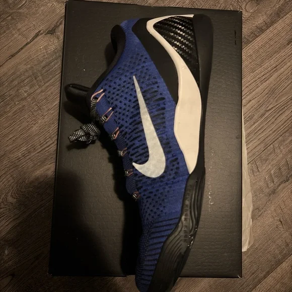 Nike Men's Blue and Black Athletic Shoes with Silver Swoosh